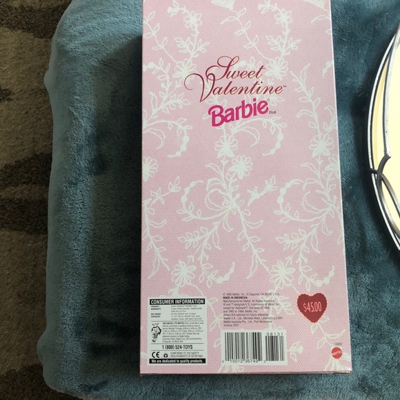 1995 Hallmark Sweet Valentine Barbie - Picture 4 of 5